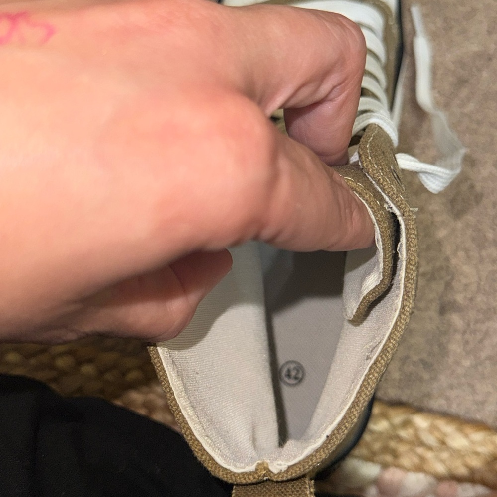 High-Top Sneakers with White and Tan Design - Picture 4 of 5